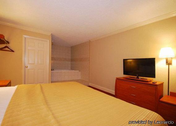 Greenville Inn & Suites 객실 사진