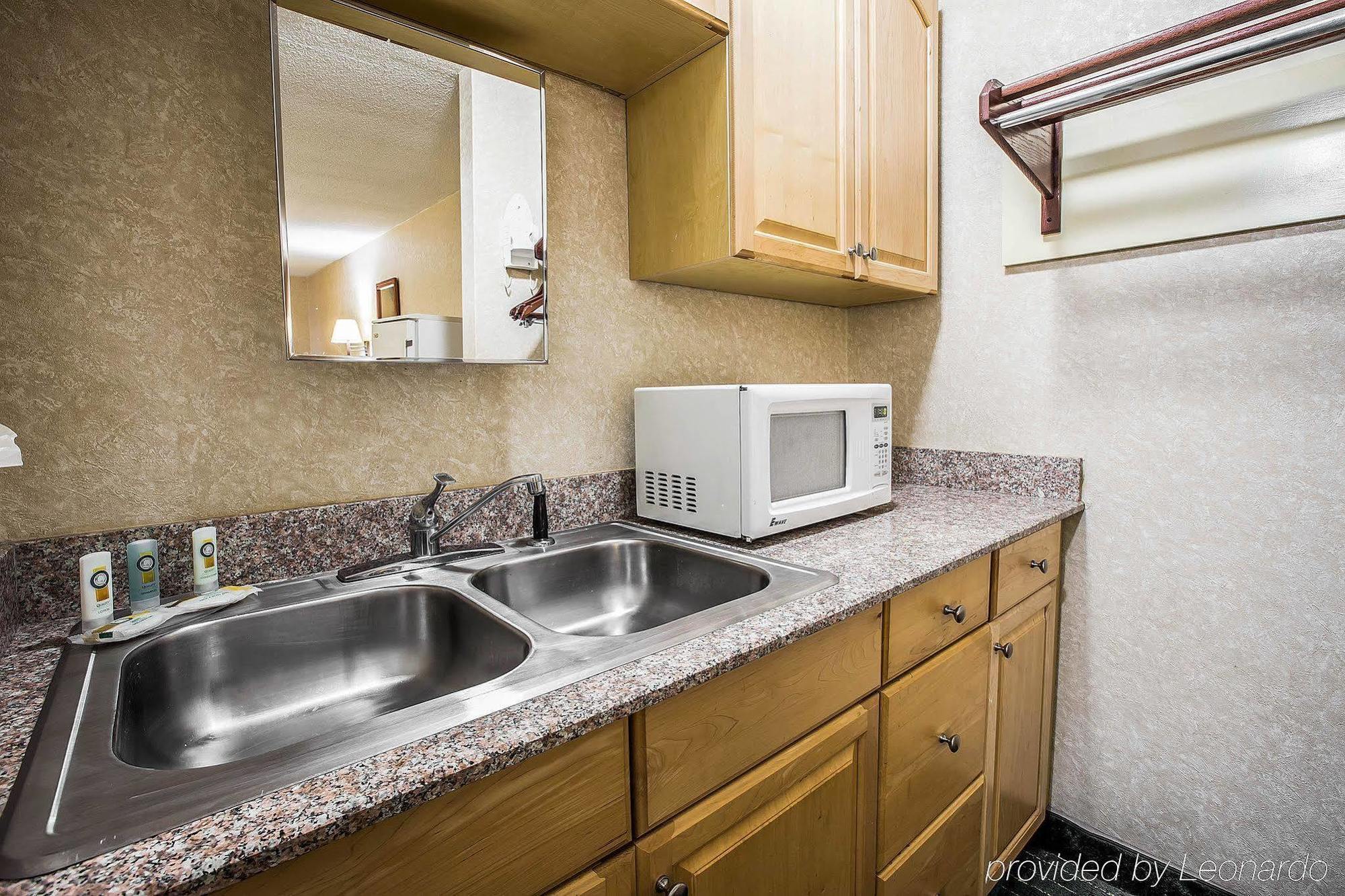 Greenville Inn & Suites 외부 사진